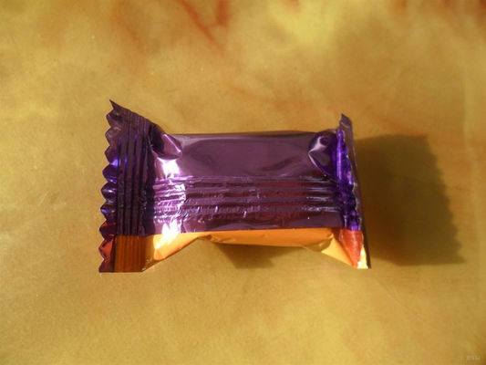 Tipo máquina do descanso de envolvimento individual automática dos doces fornecedor