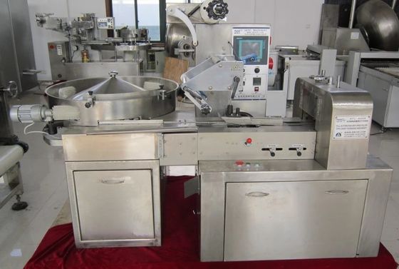 Tipo máquina do descanso de envolvimento individual automática dos doces fornecedor